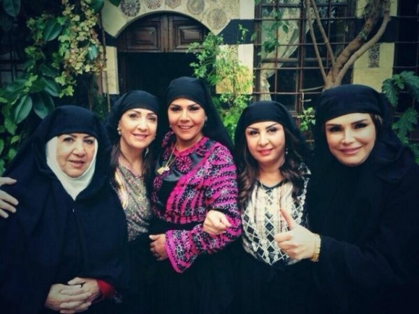 EmanAkour's tweet photo. سخافات #باب_الحارة
دور ام حاتم بين 
صباح بركات وناهد الحلبي
رمضان إلي ورمضان الك
الشطوره إلها الدور السنة
لا تزعلوا https://t.co/EQ0ySm8PvH