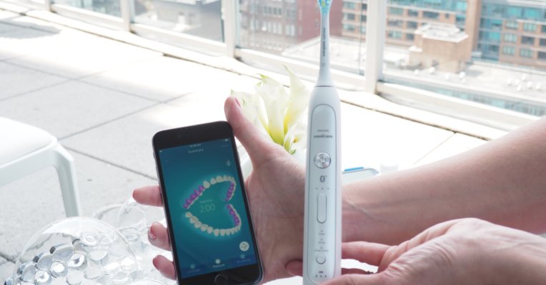 techmooch's tweet photo. #Philips’ new connected #toothbrush is designed with dentists in mind https://t.co/M8d31sCMi8 #technology https://t.co/xeES7CLJkm