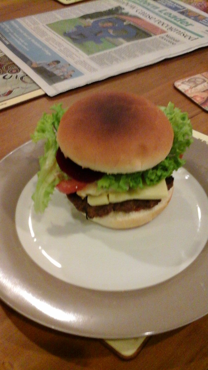 becx1970's tweet photo. Epic burger time!!!!! The works!!!!! #whoneedsfastfood https://t.co/PDgxqMq7tc