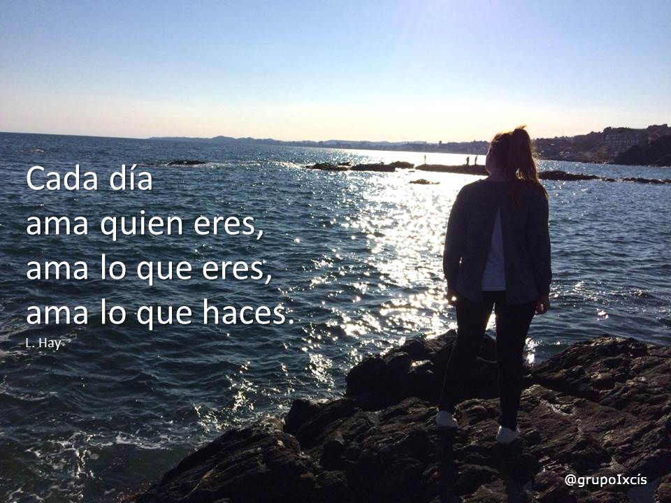 grupoIxcis's tweet photo. Cada día 
    ama quien eres, 
        ama lo que eres, 
             ama lo que haces.

#FelizJueves #40demayo https://t.co/zmXIql9j7h
