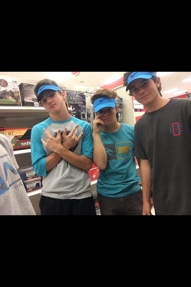 DallinScott's tweet image. Happy Bday bro ily!!!!!😍😍👅👅👌 #tydal @tymoore40