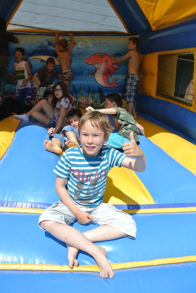 Kinderen <a href="/Stromenwijkmb/">Stromenwijk m'burg</a> creatief + sportief op geslaagde <a href="/buitenspeeldag/">Buitenspeeldag</a> in <a href="/Gem_Middelburg/">Gemeente Middelburg</a> #combinatiefunctionaris.