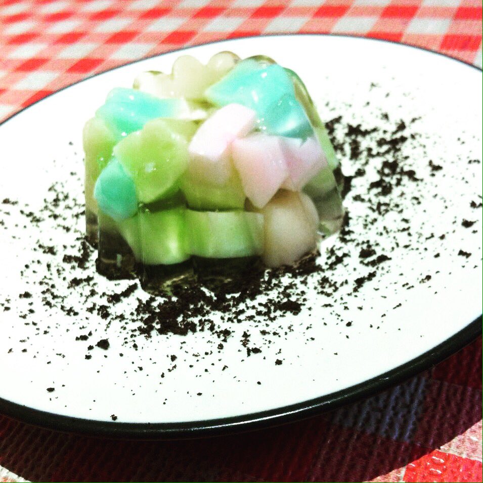 LinzKitchen's tweet photo. Happening now! Puding Mozaik warna-warni #unyu #enak #bukaPuasa #bukber #cimanggis #ciracas #LinzKitchen #tajil https://t.co/tYW8BPQvC2