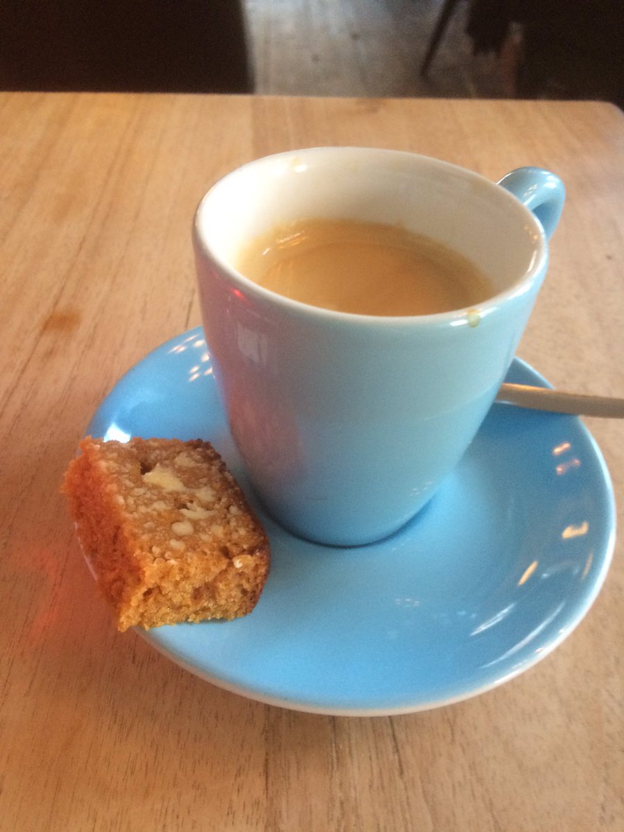Edvelz's tweet photo. Heerlijk kopje koffie met doodordinaire ontbijtkoek, TOP bij Guusjes @Utrecht https://t.co/yMaqq9nkAz
