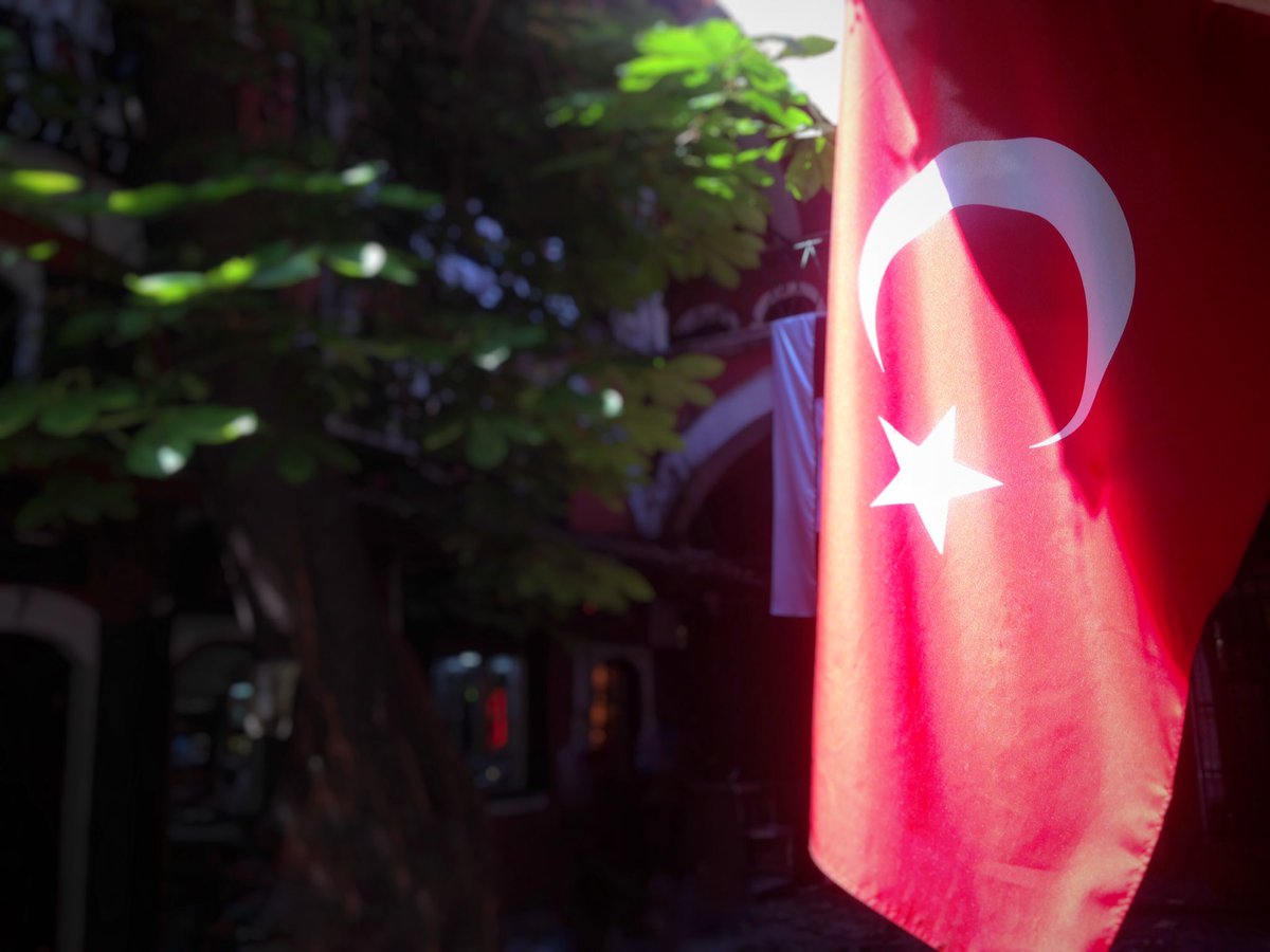 Devlet en çok bayrak rengi kanlarıyla hazırlayıp bize bırakanların yüzü suyu hürmetine mukaddes kalacaktır.