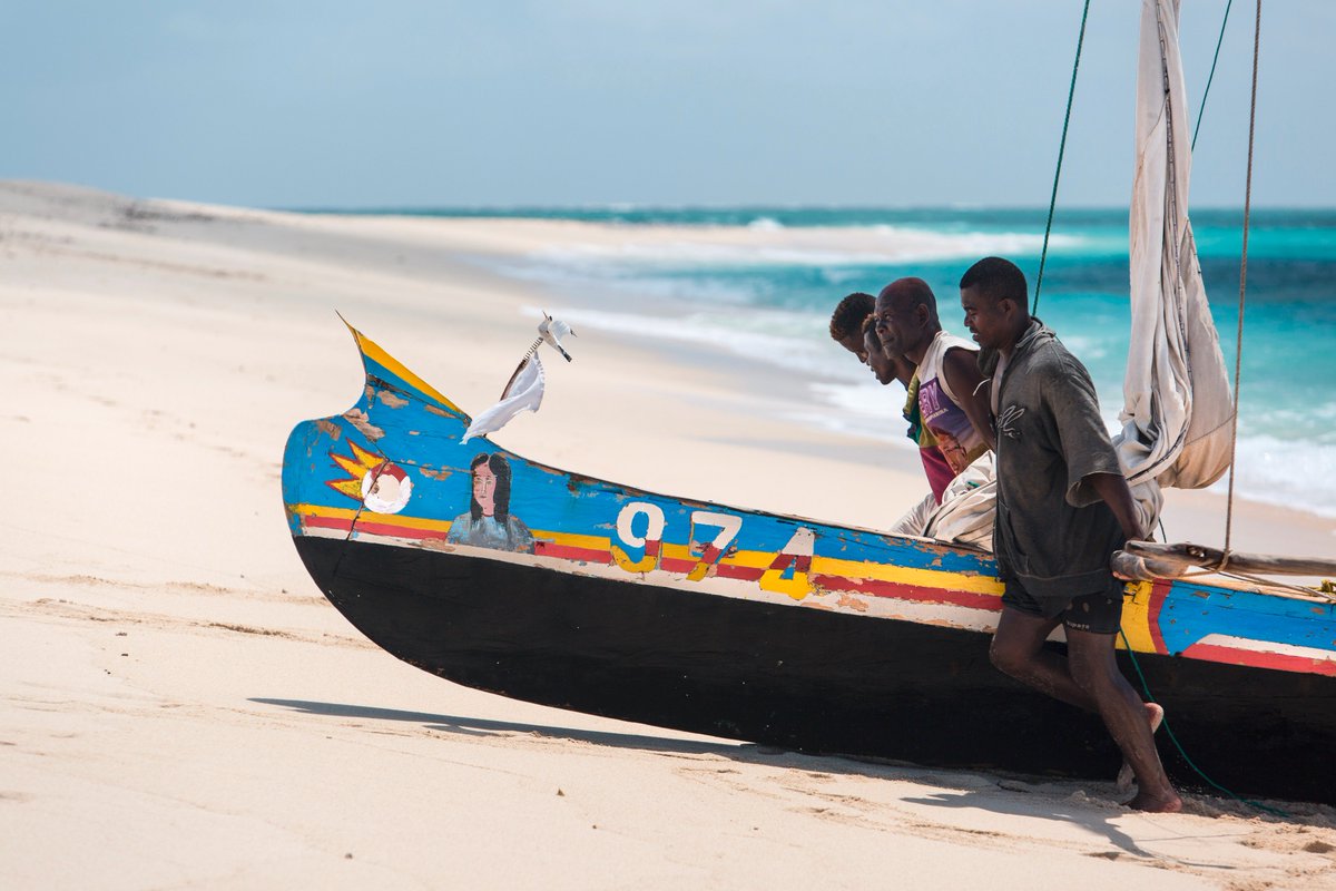 GarthCripps's tweet photo. Fishing on the edge: the lives of #migrant fishers in #Madagascar https://t.co/OkxQDuVzHj @AJENews @BlueVentures https://t.co/ST4ggC3XJg