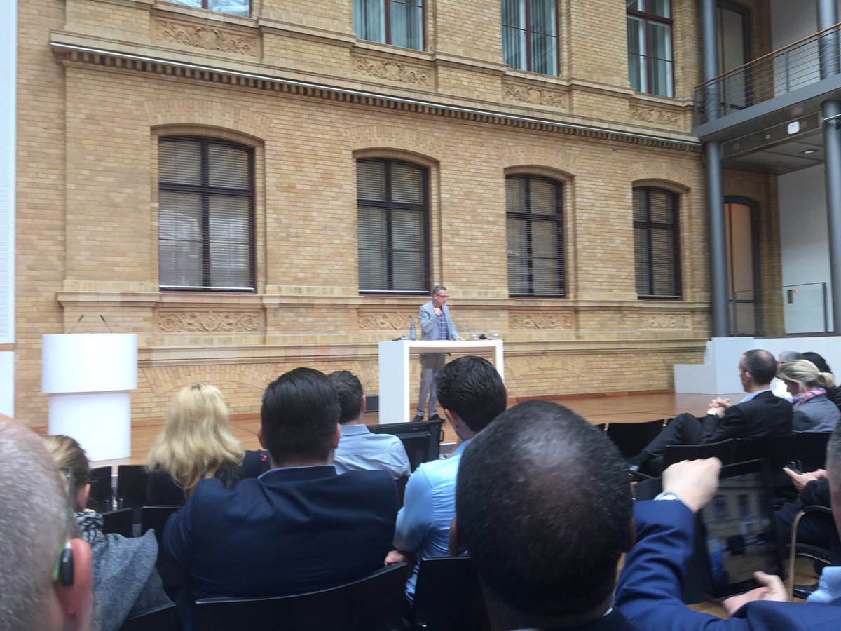 chrisxxx50xx's tweet photo. #people & #data #keynote by Andreas Weigend (Sozial Data Lab) #fep2015 #telekomwall #berlin https://t.co/pk9gRkI8cm
