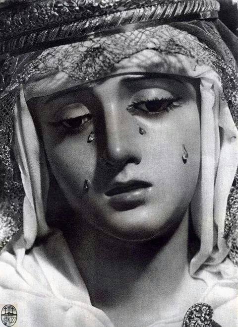 Añeja fotografia de la Virgen de la Presentación de <a href="/Hdad_Calvario/">Hdad. del Calvario</a>