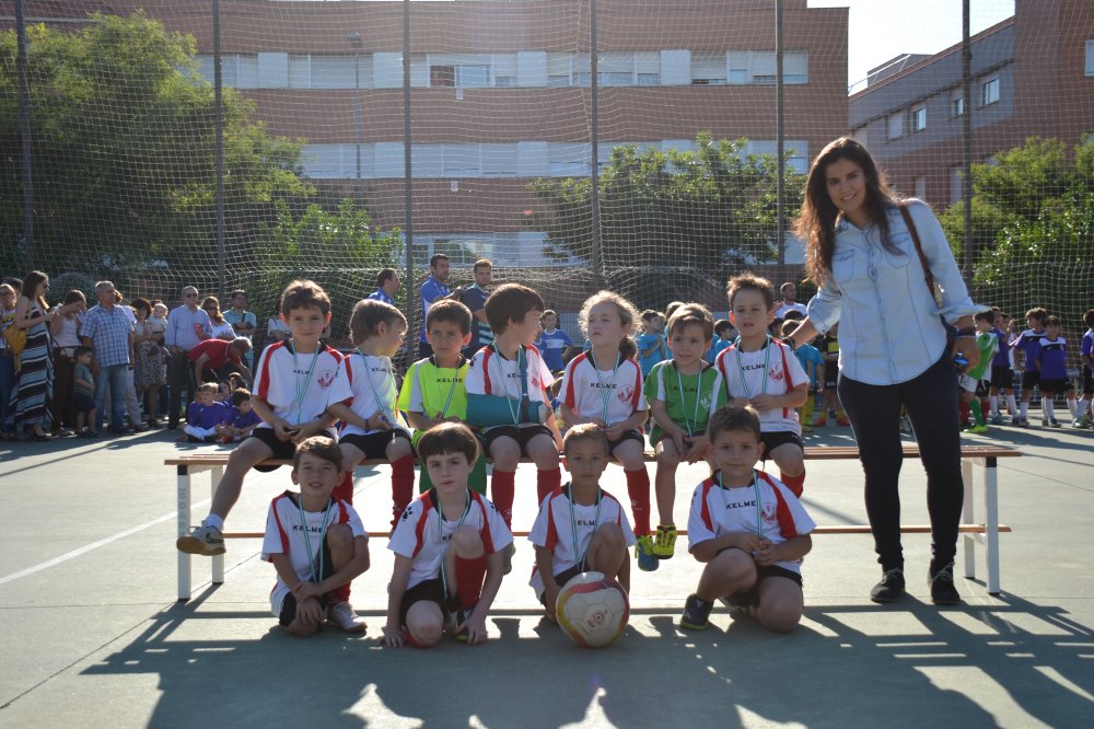 TrianaFS's tweet photo. Nuestros más pequeños disfrutaron del cierre de la temporada de la @LigaPrebenjamin en @Tejaresfutsal https://t.co/AIsb8fwvO5