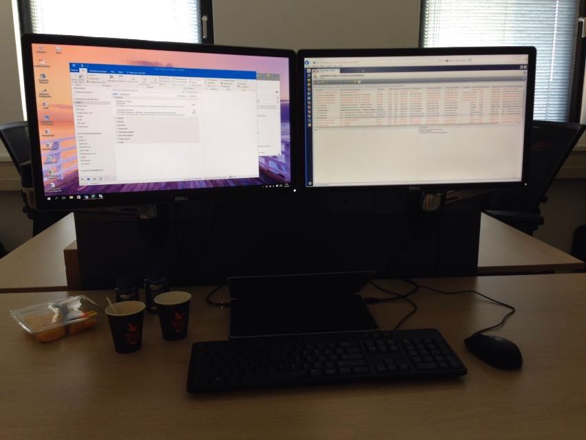 mlshellewegen's tweet photo. @ babes office. #whatsdis  #menocomprendo https://t.co/HdC2v8kK5c