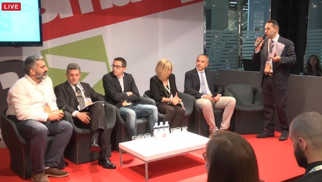 #smauliveshow
L'intervento di Mattia De Rosa di <a href="/microsoftitalia/">Microsoft Italia</a>
DIRETTA:
livestream.com/triwu2/events/…
#SMAU #smaubologna