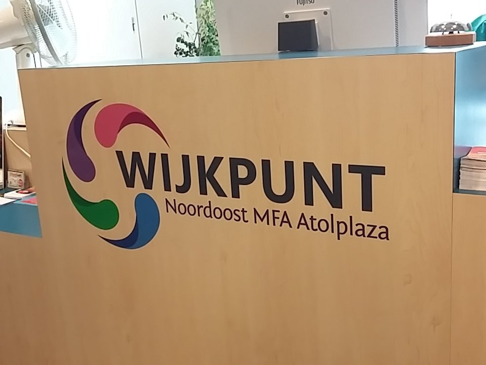 DrielvanMarco's tweet photo. Wijkpunten @WelzijnLelystad herkenbaarder door plaatsing logo's. Resultaat mag er zijn. @MfaAtolplaza @MFALelystad https://t.co/W1hIMBl4Wg