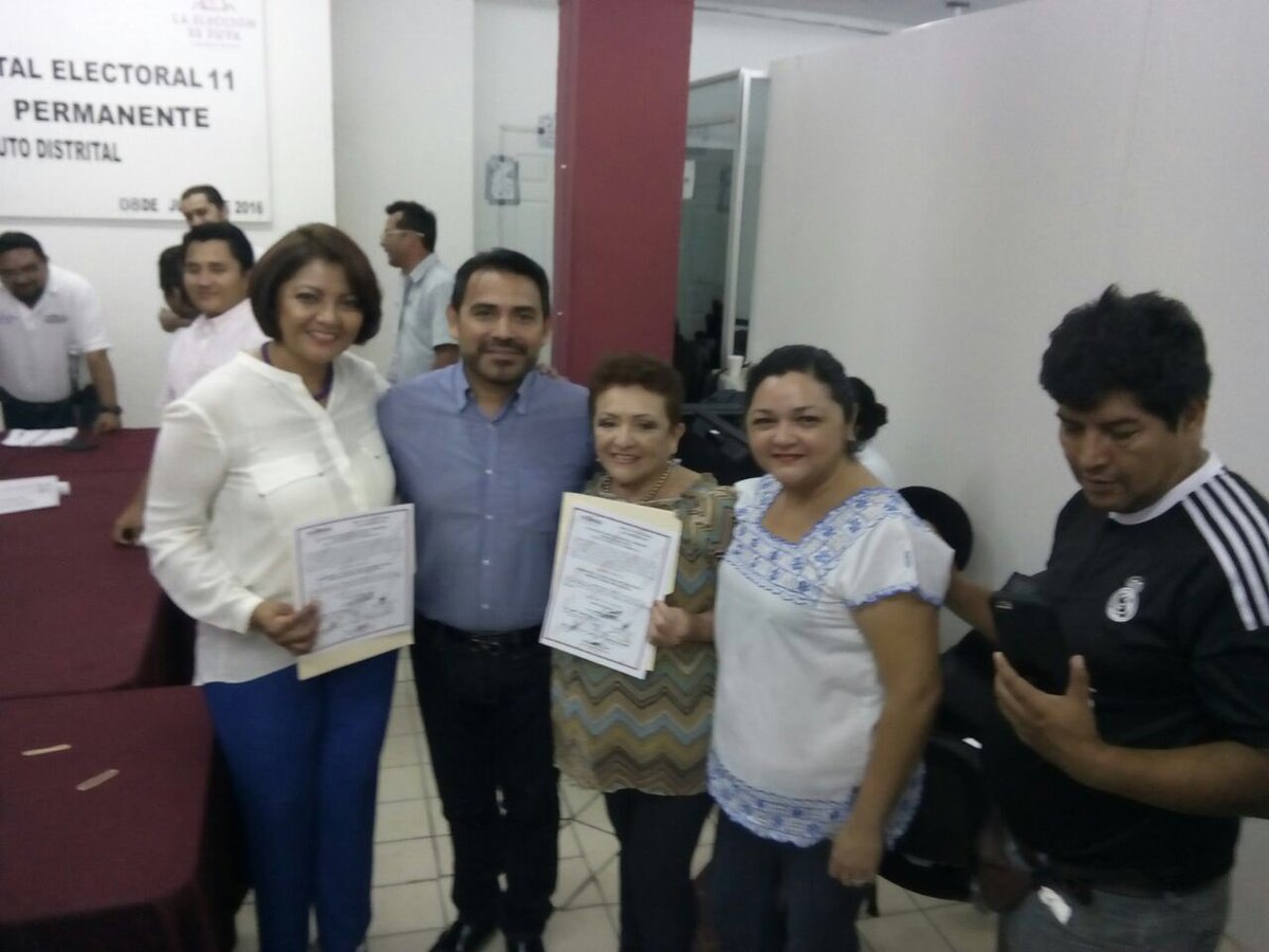 crguzman72's tweet photo. Entrega Constancia Diputada MR D. XI del @IEQROO_oficial #Cozumel Gabriela Angulo Sauri @Noticaribe @SergioDemeneghi https://t.co/sBlNIRiOWr