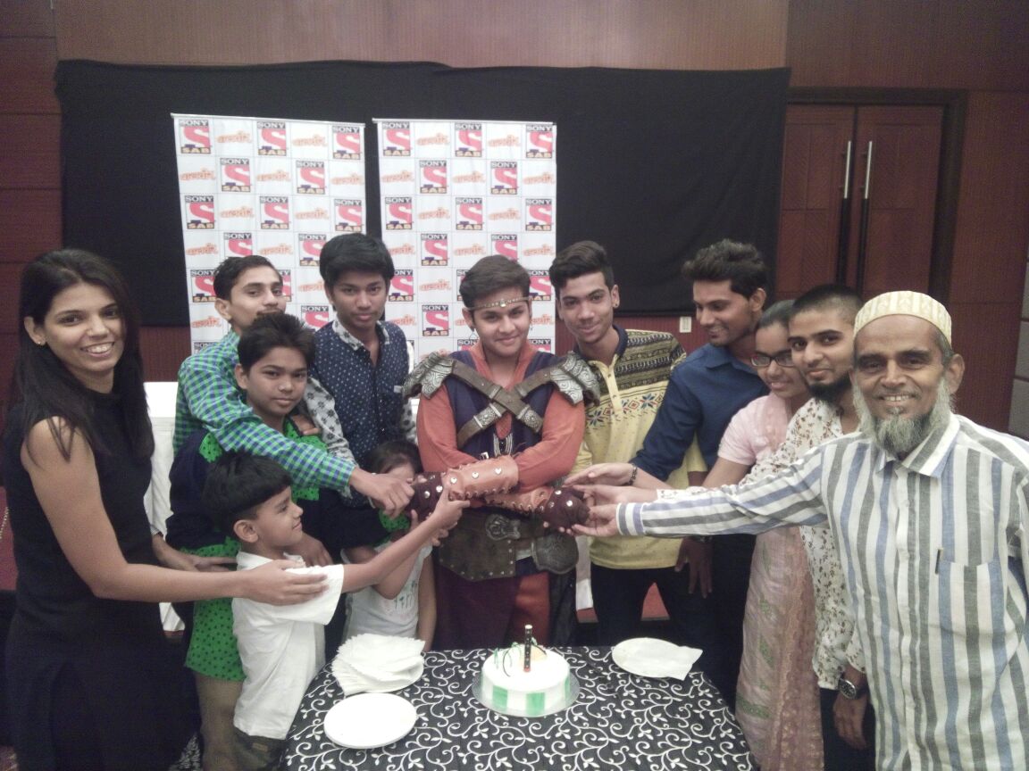 sabtv's tweet photo. SAB Family Club members at Nagpur get to meet #Baalveer @devjoshi10 and cut the 1000th birthday cake. https://t.co/JEmG8z4hkD