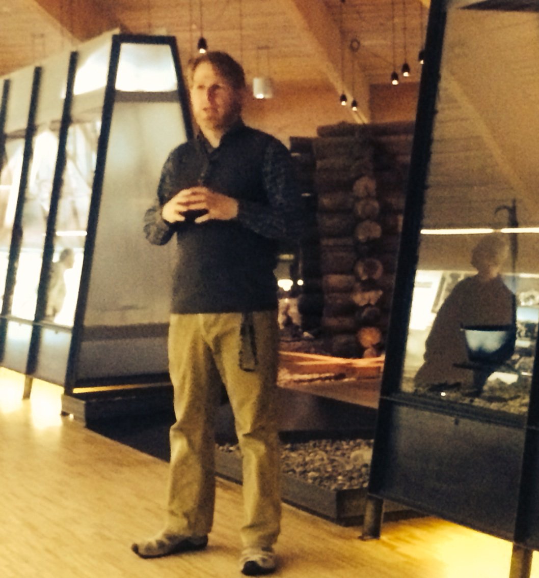 TromsMuseum's tweet photo. Sander Solnes @Svalbard museum viser deltakerne på Outreach 2016 rundt og gir innsikt i historia i nord! https://t.co/zFTEeqtmVC