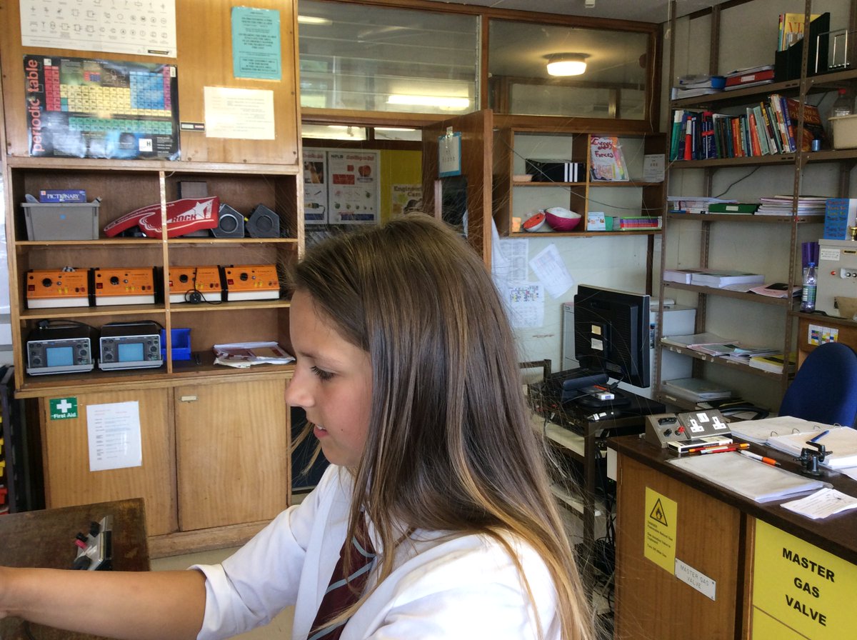 ForAcadPhysics's tweet photo. Fun, sorry, learning with the Van De Graaff generator today in science. 2C were 'shocked' at how good it is... https://t.co/IdE4uAmkEm