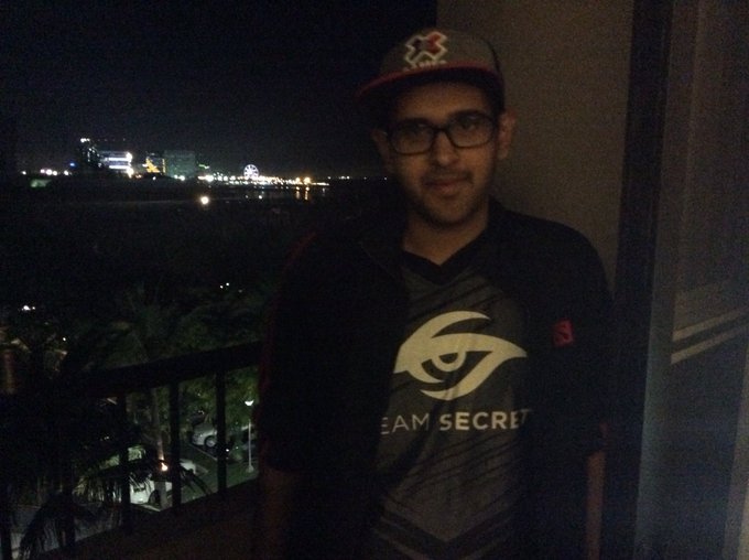 Watch William Blitz Lee's leaked NSFW photo on TwXstars