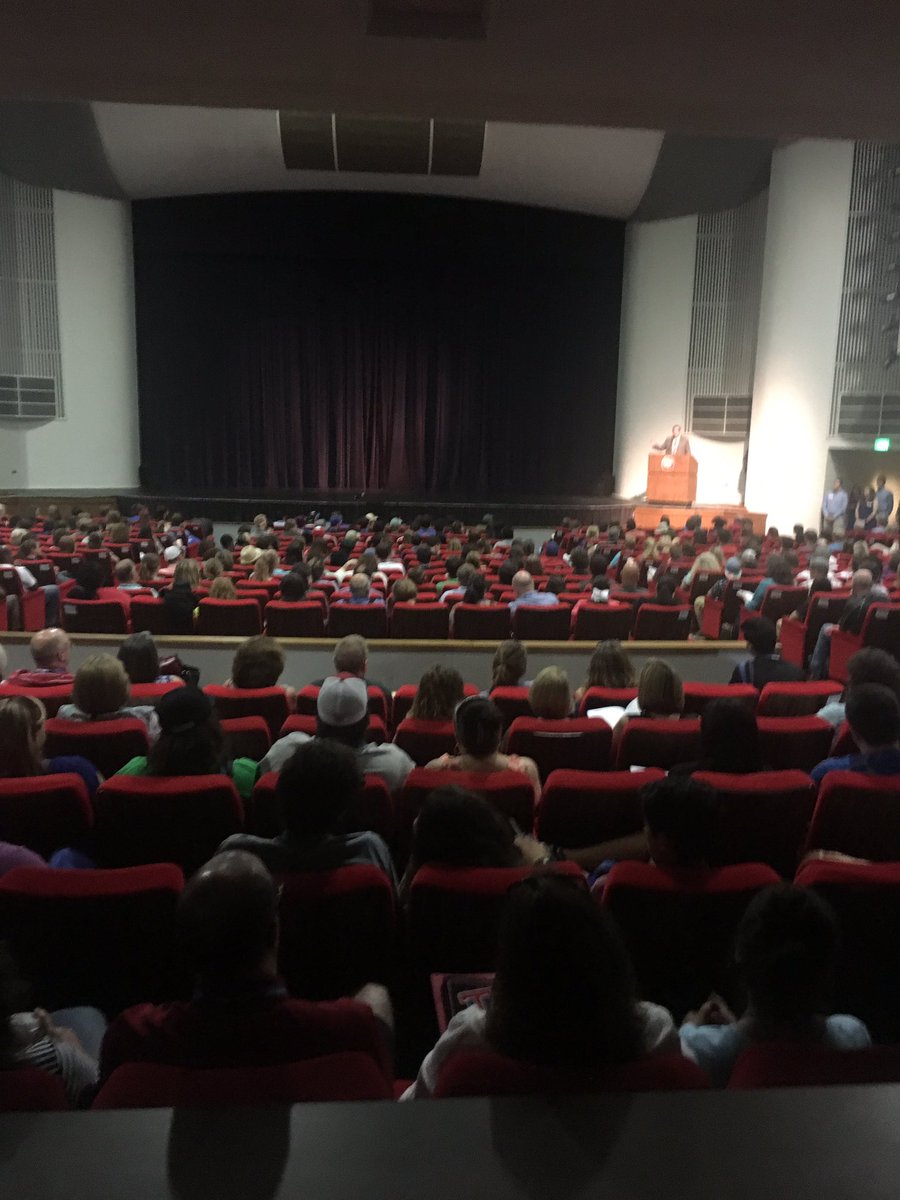 stacycgilbert's tweet photo. Orientation 2016 Big Tech Welcome! #WeAreLATech  #LATechLoyalBlue https://t.co/agshNTCbPb
