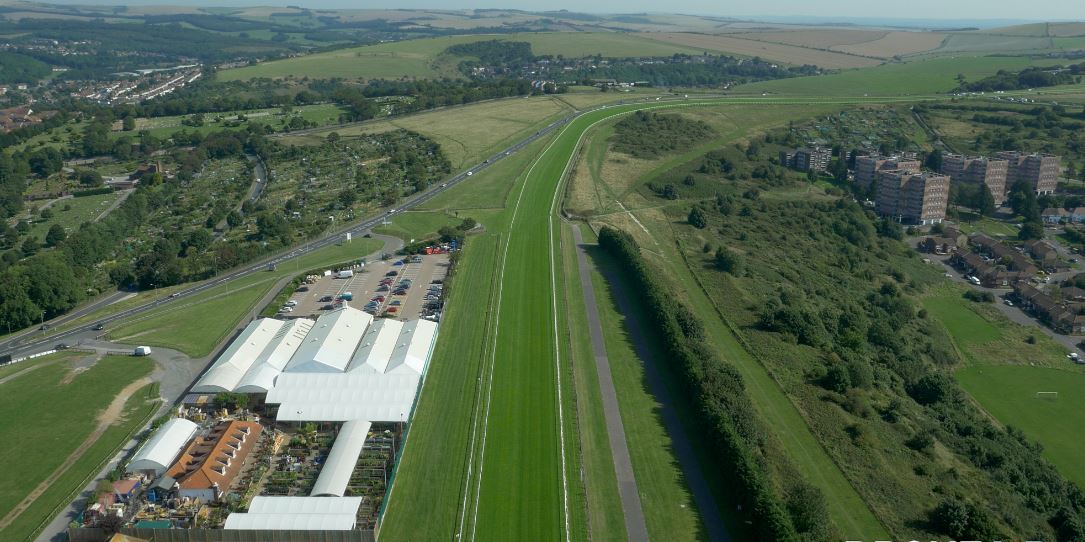 BrightonRace's tweet photo. Can you imagine yourself working as GROUNDSTAFF here? Apply to join https://t.co/DORAdBpR6E @careersinracing https://t.co/47FUCwfE5D