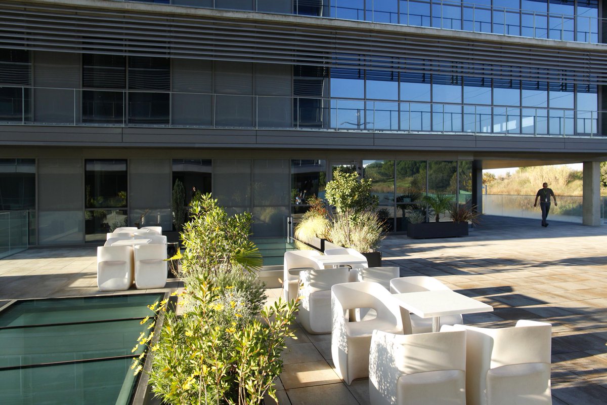 Amb aquest dia tan estiuenc ve molt de gust estar a la terrassa! A <a href="/ArrobaSantCugat/">SC Business Park</a> en tenim pels nostres clients! 🔆