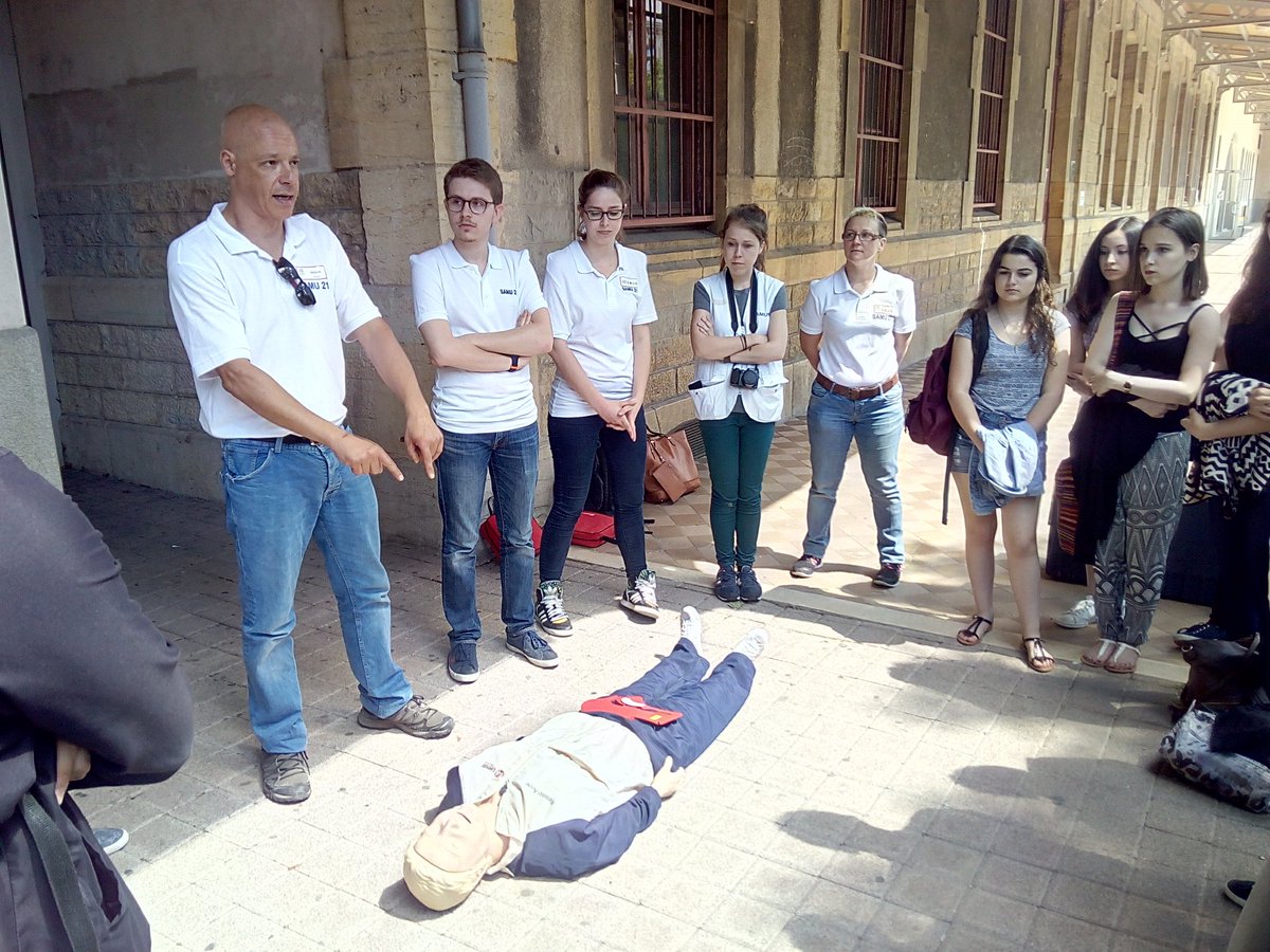 AcademieDijon's tweet photo. Démonstrations et prévention à la sécurité routière au @LyceeCarnot de #Dijon https://t.co/qGrMozVOEG