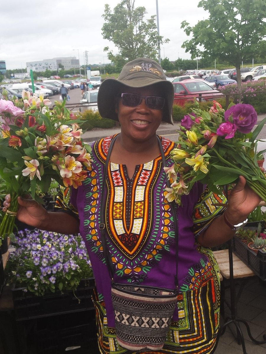 mahonpointsc's tweet photo. Lily's looking lovely at the market today #freshflowers https://t.co/YbF2cNJSP6