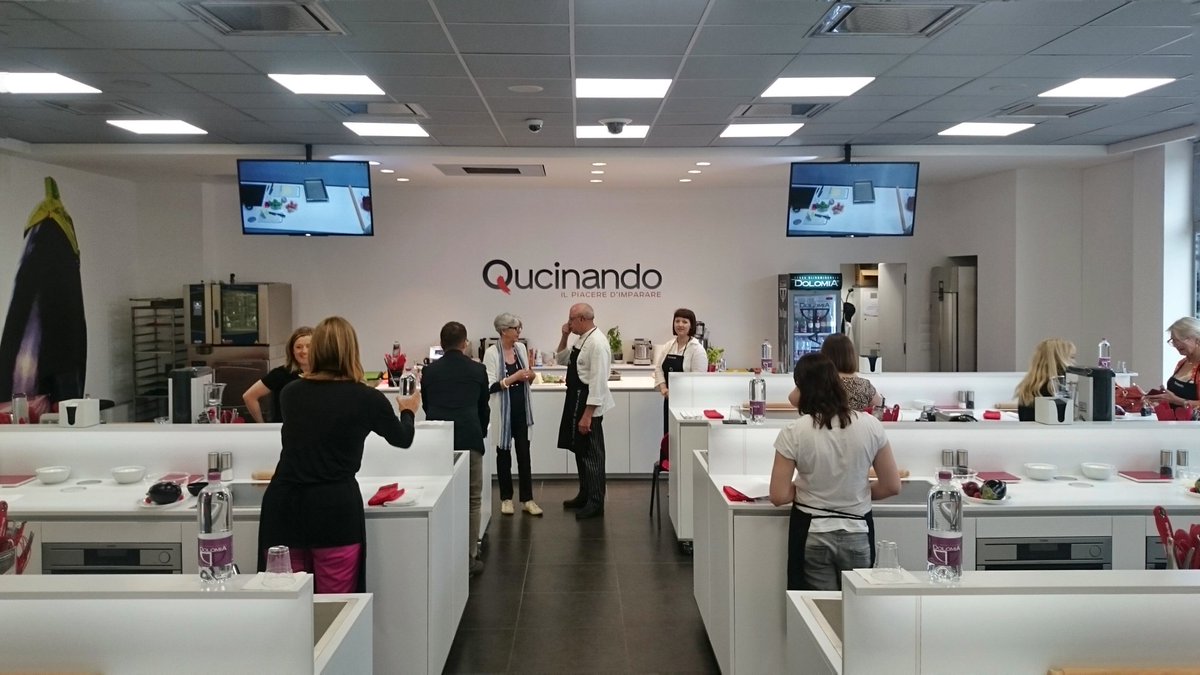 storytellingBIZ's tweet image. Qui siamo gia' con le mani in pasta con la #cookingsession  di #BuyFVG16 a #Pordenome  #FVGlive