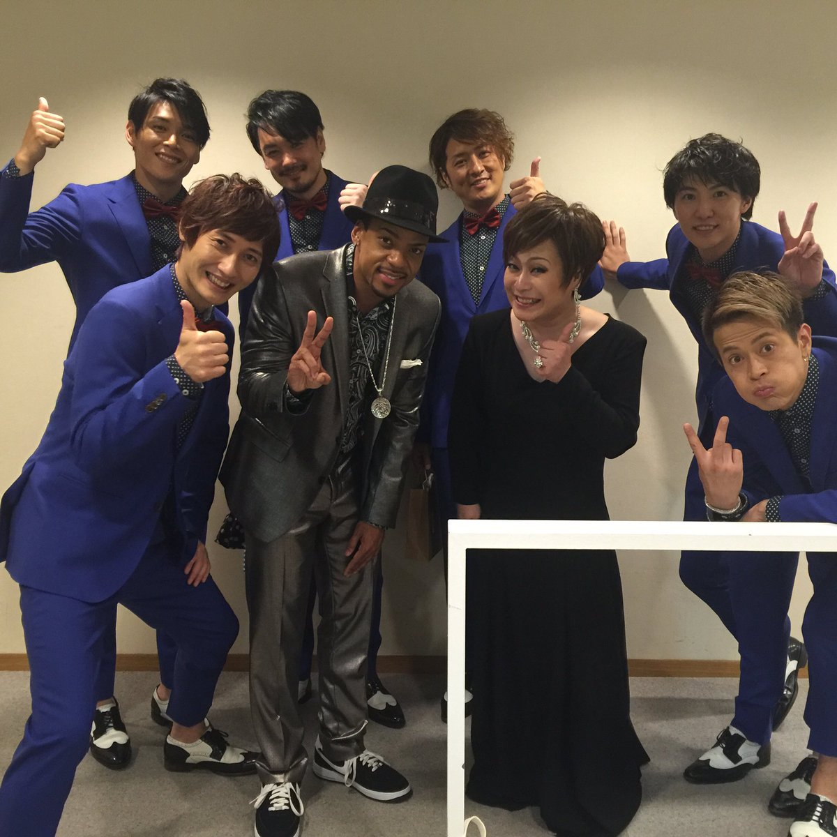 「あなたの笑顔に…永遠の中川メロディーが響く！　中川博之 三回忌記念“愛をありがとうコンサート」に参加させていただきました。
コンサート直後の写真です。
佐々木秀実さんと純烈の皆さんです。
来てくださった皆さん、愛をありがとう！
