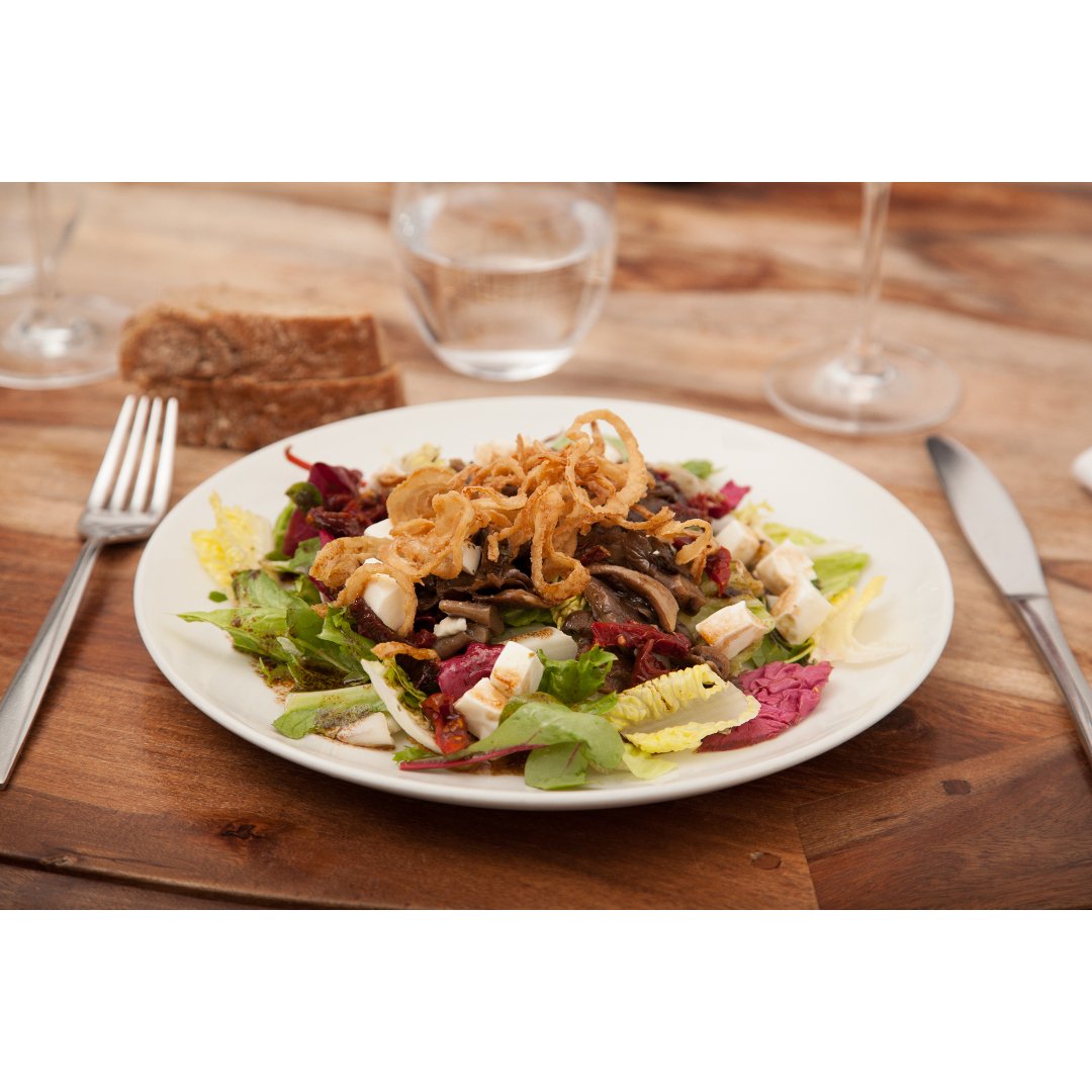 Este verano...broncéate, lee un libro, toma foto de atardeceres y ven a MYVEG a por platos así de fresquitos.