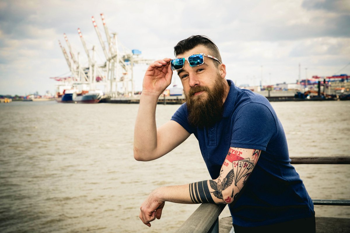 runway64_de's tweet image. Streetstyle Looks mit Likedeeler und PaperStyle runway64.de/?p=50892 #Likedeeler #PaperStyle