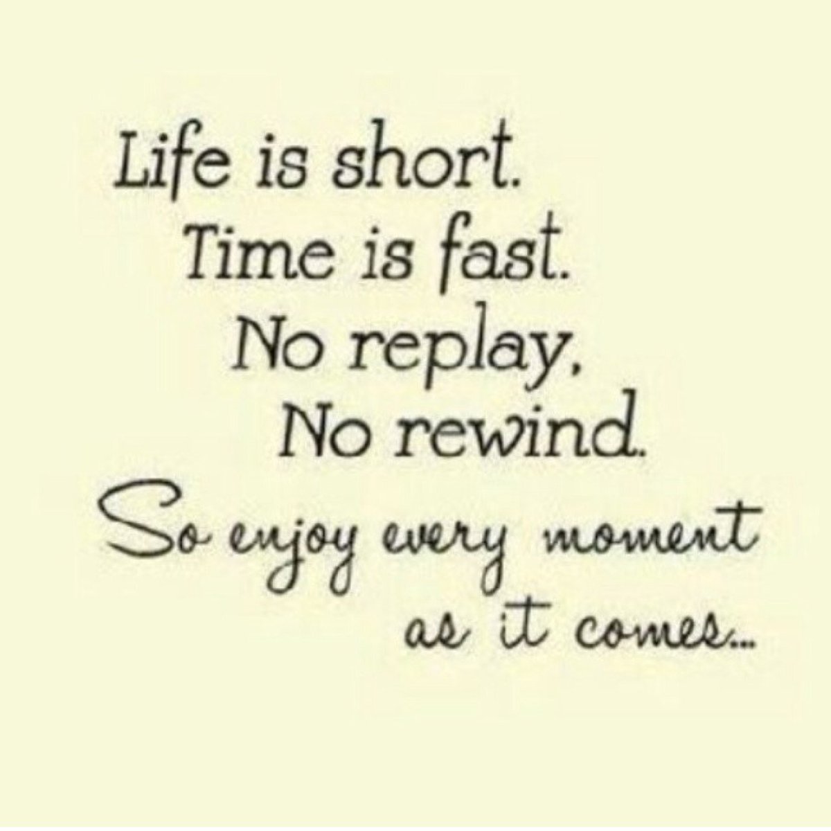 MessageMac's tweet image. #Life is short. #Time is fast. No replay. No #rewind. So enjoy every moment as it comes.