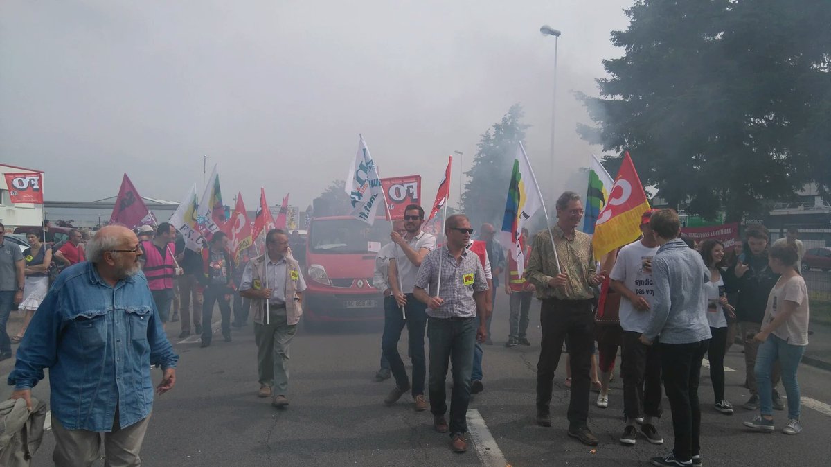 syndicalisms's tweet photo. #France: Protests and road blockages against labor reform in Paris, Rennes, Lyon, &amp; Nantes. #manif9juin #LoiTravail https://t.co/mh4j45CQAk