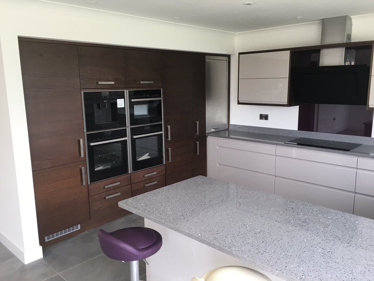 kitchenbrokeruk's tweet photo. Another beautiful kitchen completed. supplied &amp; installed by us. #stradacashmere #tavolawenge @Kitchen_Stori https://t.co/ZoDs8AFWcX