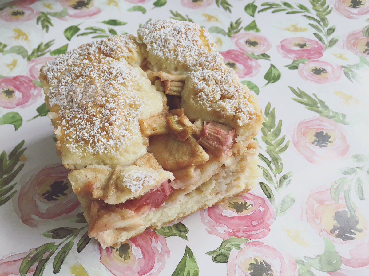 KeepupwithKtown's tweet photo. It's rhubarb season! I picked up this apple rhubarb cobbler from @BBBakery this week. 😍😍😍 #ygk #yumgk #eatlocal https://t.co/r1TqCF8Tzq