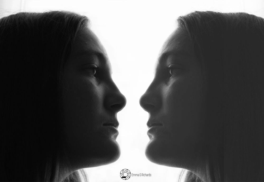 CatorceArtes's tweet photo. "Siempre fuiste mi espejo, quiero decir que para verme tenía que mirarte" - Julio Cortázar @emmamilpalabras https://t.co/CZSWFgb14H