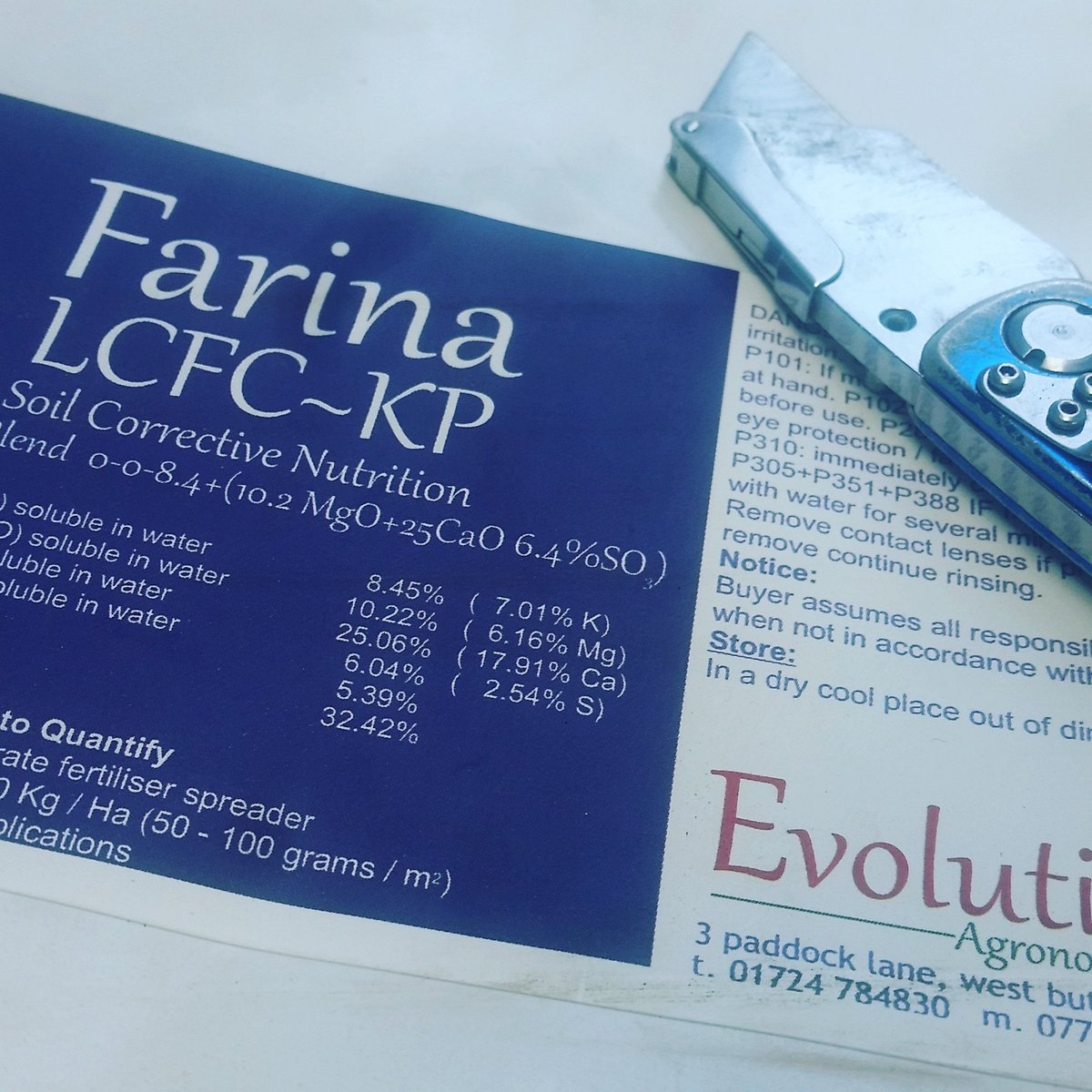 johnledwidge's tweet image. Application of our corrective bespoke powder at the KP today #turfscience #turfnerd #biology #evolutionproducts