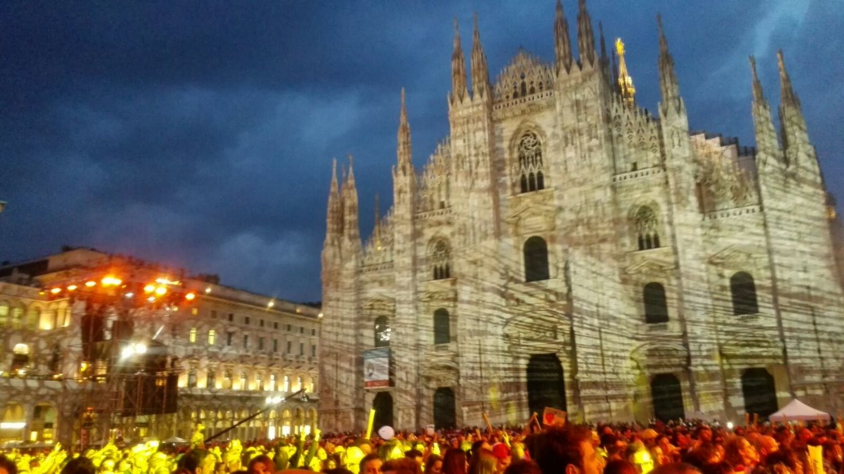 ALICE4CHILDREN's tweet photo. Questa stasera di nuovo insieme a @RadioItalia e @chebanca #rilive #YellowExperience #AliceforChildren... GRAZIE! https://t.co/nz7BawMBGa