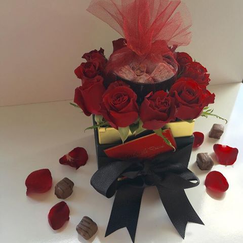 Ramazan Sofralarına, İftar Davetlerine Giderken Lokumlu Şık Gül Sepetini götürebilirsiniz.. miracleroses.com