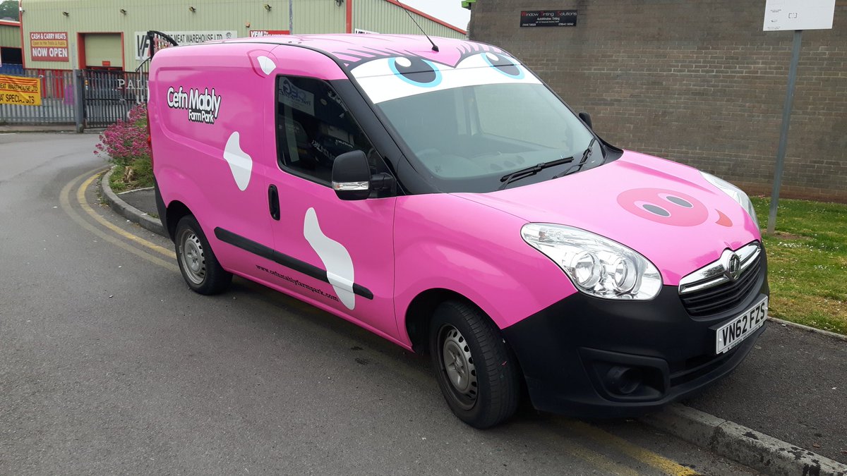 moodysow's tweet photo. All hail the new pig van.
@moodysow #lovepork #BBQ @FarmShopUK @q_guildbutchers @TraegerGrills @rholdenbbq #lovesit https://t.co/KxiWJoTlcJ