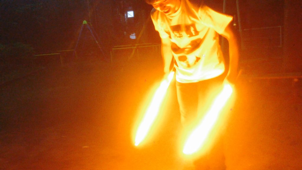 ふぇると 北の打ち師達 ヲタ芸に使うサイリウムを長い棒に巻き付けると ライトセーバー みたいになることが分かりました T Co Huyk00ytbp Twitter