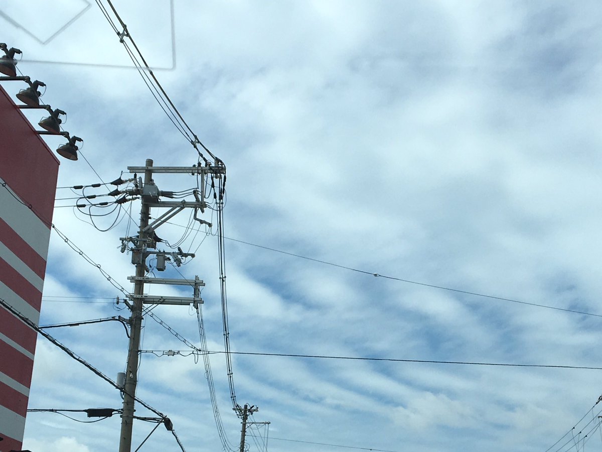 SOS_Chihiro's tweet image. 久しぶりのツイートになってしまった…アメブロ更新が遠のいている(°_°)覚えることもいっぱいで多忙ですがお仕事頑張ってます…💡弟がくれたピカチュウとぱしゃり🌟こないだ地震雲また出てたから気をつけないと！