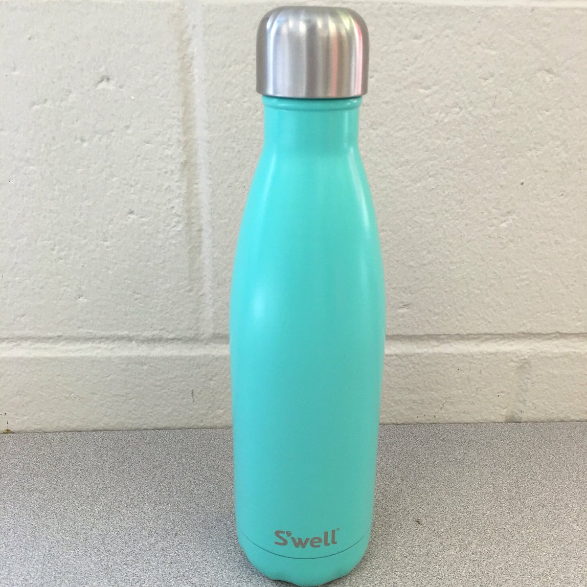 chemwithem's tweet photo. The non-leaching non-toxic 18/8 stainless steel in this bottle keeps drinks cold for 24 hours &amp; hot for 12 #drcschem https://t.co/sajeME15nN