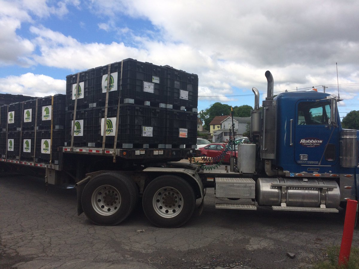 curtcooper4's tweet image. Empty corn boxes getting returned this morning in WNY.