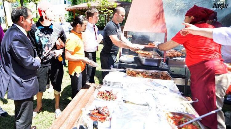 Galatasaray Başkanı Dursun Özbek, Ramazan ayında öğlen saatlerinde mangal partisi vereli 2 gün oldu