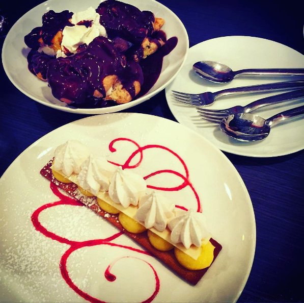 RestaurantNice's tweet photo. Nos jolis desserts prêts à être partagé !
#dessert #homemade #nice06 #cooking
Photo Insta @delphineaissi_ydalagence https://t.co/HXaumcpAys