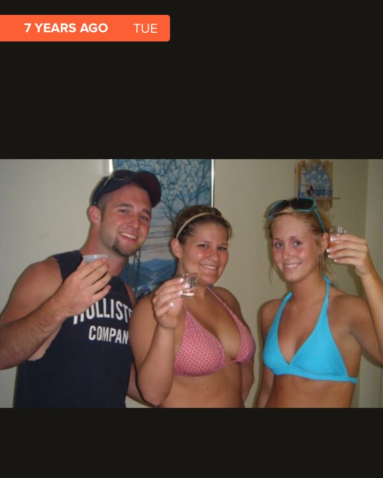 alzcat_'s tweet photo. throwin' it back 7 years to my senior trip 🤘🏼💁🏼 #classof2009 #beforesnapchat #digitalcameraera @paigeE51 https://t.co/nAh9i4Jdnv