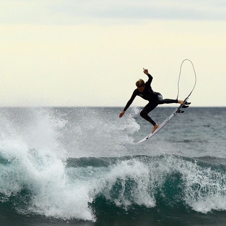 QuikBrasil's tweet photo. #JohnMel honrando as origens. Aéreo de Pro, futuro promissor de Grom. https://t.co/fmTHwQbTHs