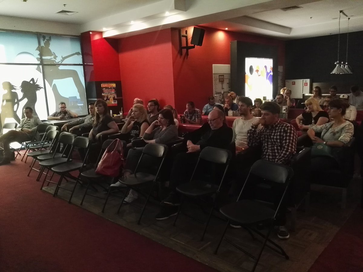 Plockamp's tweet photo. Jak jest na urodzinach #plockamp? Super! Tylko pierwsze miejsca są jak zawsze puste. @kgontarek https://t.co/EhUv5kvMsX