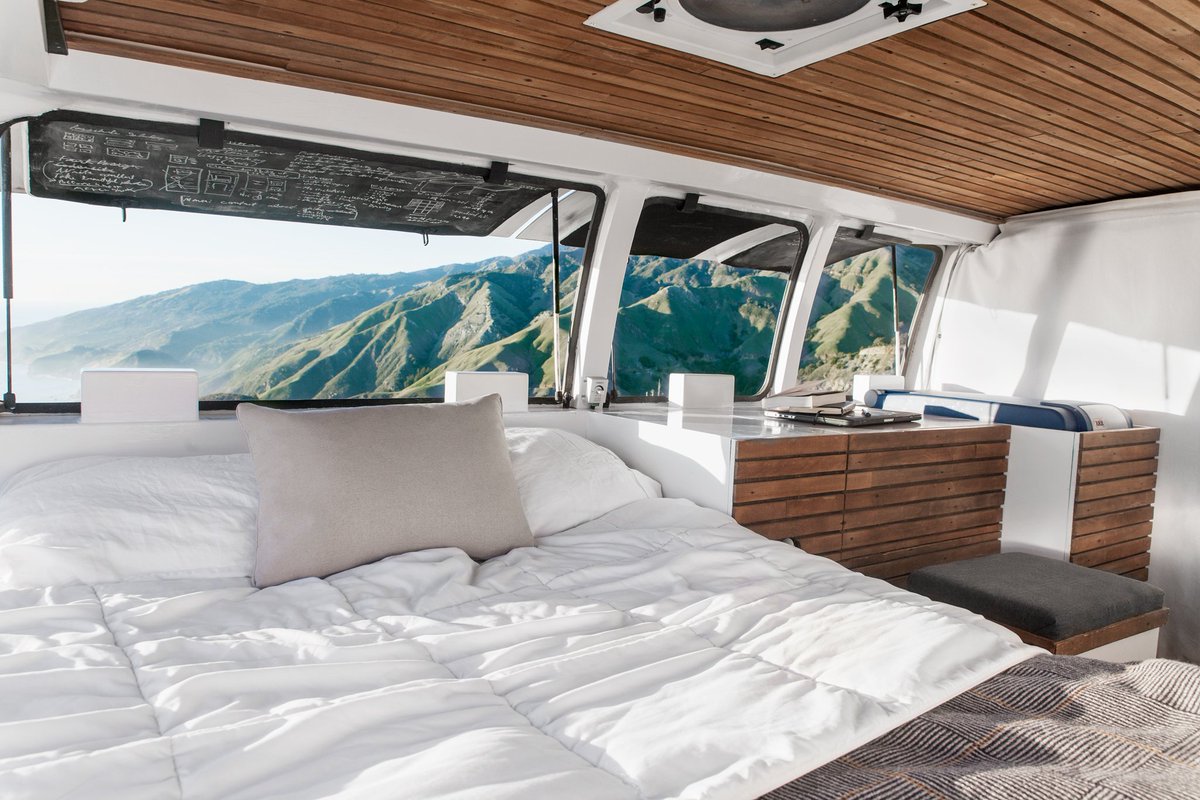 GROSpointBUZZ's tweet photo. Il converti une vieille camionnette rouillée en un petit studio mobile de rêve - https://t.co/y5UykdFQn5 https://t.co/R9H5rQ7PSB