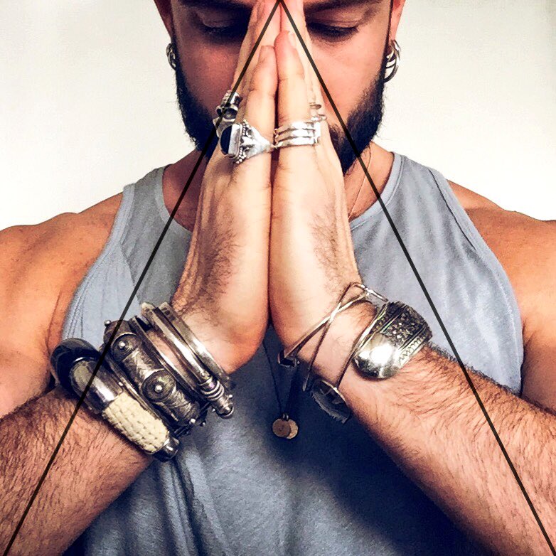Johan_Akan's tweet photo. Triangle #johanakan #jewelry https://t.co/6K1I1QGLLJ